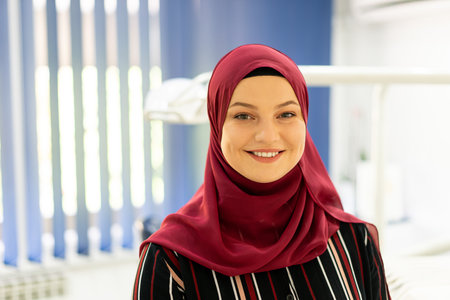 Muslim Middle Eastern girl inside dentist officeの写真素材
