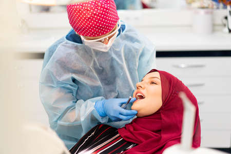 Muslim Middle Eastern girl inside dentist office. high quality photoの写真素材