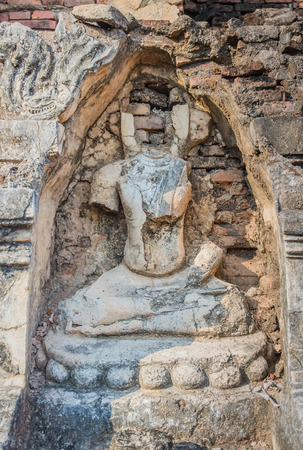 broken buddha.の写真素材