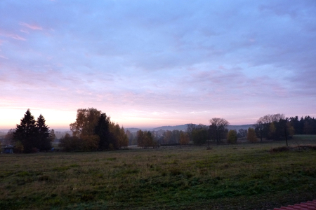 Autumn morning in the landscape, misty haze.の写真素材