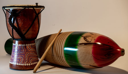 instrumentos de percusiÃ³n djembe y gÃ¼iroの写真素材