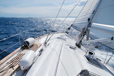Sailing toward sun on a late winter dayの写真素材