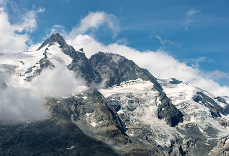 GroÃglockner mountain range in Austriaの写真素材