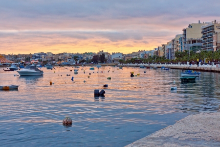Landscape from Sliema port under a partially cloudy sunsetのeditorial素材