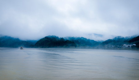 Taining Dajin Lake in the rain