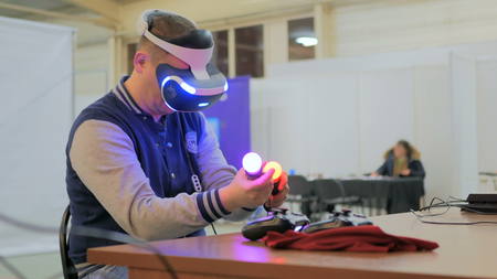 NIZHNIY NOVGOROD, RUSSIA - JANUARY 28, 2017: Exhibition of modern technologies. Virtual reality game. Young man using virtual reality glasses. VRのeditorial素材
