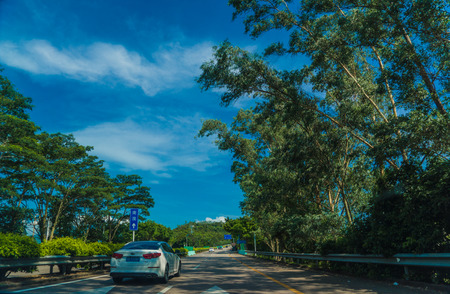 roadway with carのeditorial素材