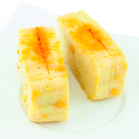Tamago nigiri yaki  is sushi using an egg in a plateの写真素材