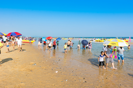 A lot of tourists swimming at the Hailing island of Yangjiang during the long holiday of China National Day.のeditorial素材
