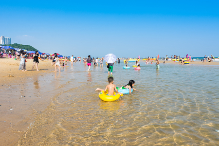Kids swimming at the Hailing island of Yangjiang during the long holiday of China National Day.のeditorial素材