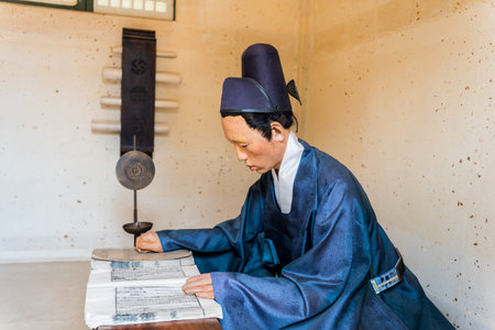 Dressed mannequin of an eunuch reading books at Hwaseong Haenggung Palace, the ornate residential palace built for King Jeongjo when he constructed the magnificent walled city of Suwonのeditorial素材
