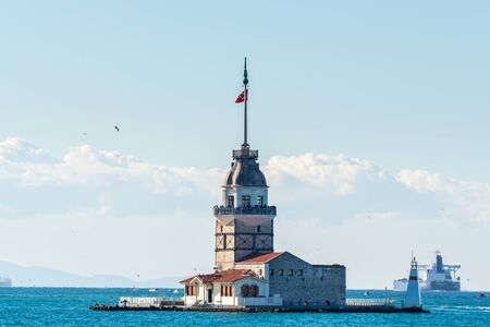 The Maiden's Tower, also known as Leander's Tower since the medieval Byzantine period under sunset, is a tower lying on a small islet located at the southern entrance of the Bosphorus straitのeditorial素材