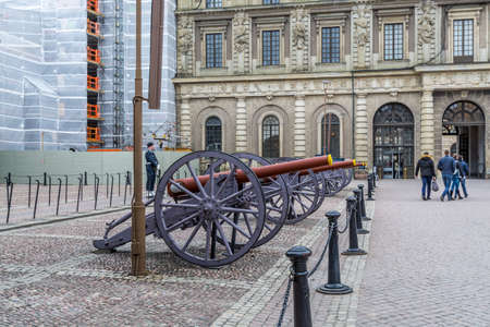 Cannons in front of Stockholm Palace or the Royal Palace, the official residence and major royal palace of the Swedish monarch,  located on Stadsholmen, in Gamla stan in the capital, Stockholm.のeditorial素材