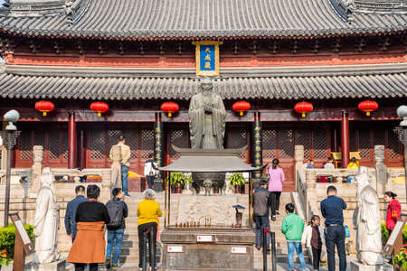 Statue of Confucius, a Chinese philosopher and politician of the Spring and Autumn period. Located in Temple Fuzimiao, Nanjing, China.のeditorial素材