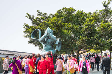 A lot of Pilgrims praying at the temple in Mount Luojia, which lies in the Lotus Sea to the southeast of Putuo Mountain, Zhoushan, Zhejiang, the place where Bodhisattva Guanyin practiced Buddhismのeditorial素材