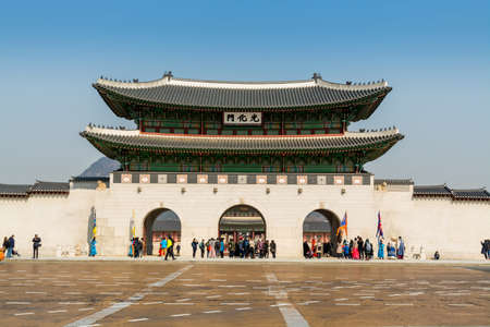 Gwanghwamum gate in front of Gyeongbokgung, the main gate of Gyeongbokgung Palace or Gyeongbok Palace, the royal palace of Joseon dynasty.のeditorial素材