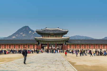 Tourists visiting Korean wooden traditional house in Gyeongbokgung in Seoul, Korea, also known as Gyeongbokgung Palace or Gyeongbok Palace, the main royal palace of Joseon dynasty.のeditorial素材
