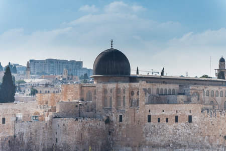 Siliver dome of Al-Aqsa Mosque, built on top of the Temple Mount, known as Haram esh-Sharif in Islam and wall of old city of Jerusalem, Israel.のeditorial素材