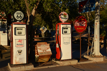 An abandoned gas station near Route 66のeditorial素材