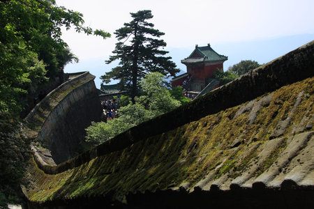 Taoist Temple - Wudang Mountain in Shiyan City, Hubei Province territory, the \"big mountain Taihe Palace\", \"Mirage\", the mountain fortress around a week back, the name \"Forbidden City.のeditorial素材
