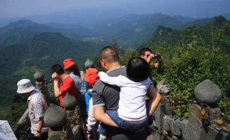  Wudang martial arts picture shows visitors down.のeditorial素材