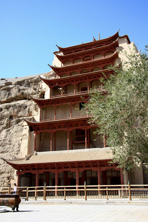Mogao Grottoes, Dunhuang, Gansu Province, is located 25 kilometers southeast of the county under Mingsha, it is China\'s largest and most famous Buddhist grotto art. のeditorial素材