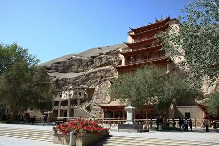 Mogao Grottoes, Dunhuang, Gansu Province, is located 25 kilometers southeast of the county under Mingsha, it is China\'s largest and most famous Buddhist grotto art. 1987のeditorial素材