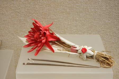 Shicong silkworm, from the Song, Ming, pop silkworm Township. Whenever the silkworm season sericulturist wearing flower or flower arrangement silkworm silkworm room, pray for good harvest.のeditorial素材