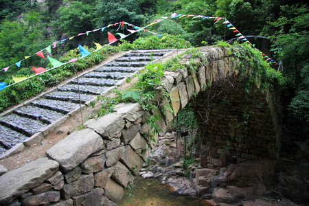 Stone bridge in Qiongtai valley at Tiantai, Taizhouのeditorial素材