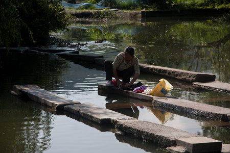 Pavilion is the most unique laundry cis most gentle charity building. Cis men go abroad to Southeast Asia Myanmar traditional "walk barbarian side", year after year, day after day, they miss home, miss their loved ones, for the women of the famiのeditorial素材