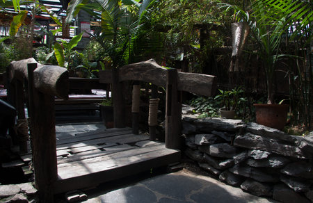 Bar, decorative materials in the bar with a certain ethnic characteristics owner purchases come from the southwest border of Yunnan minority people in the demolition of houses.のeditorial素材