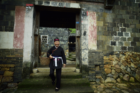Half moon, located in Creek town, xiapu County, Fujian province, was zu villages populated by unique architectural features of the she nationality, is known as "zu history and culture village." Shes on her mother-in-law.のeditorial素材
