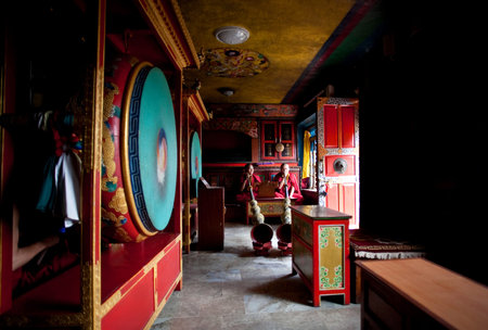 KATHMANDU - MARCH 28: Puja ceremony in a Thrangu Tashi Choling Monastery on march 28, 2010 in Kathmandu, Nepal. Thrangu Tashi Choling Gompa located close to the Great Stupa of Boudhanath, was founded by Thrangu Rinpoche in 1979.のeditorial素材