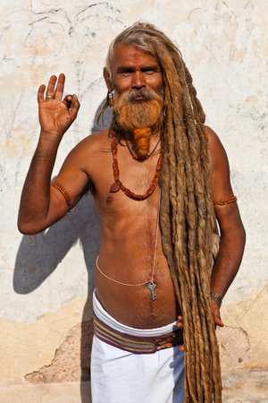 KATHMANDU- JUNE 05: Shaiva sadhu holy man seeks alms in front of a temple in Pashupatinath on June 05, 2012 in Kathmandu valley, Nepalのeditorial素材