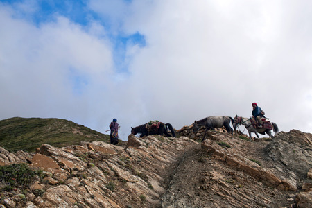 UPPER DOLPO, NEPAL - SEPTEMBER 5, 2012: Tibetan nomads walking across Shey La pass in Dolpo, Nepal Himalayaのeditorial素材