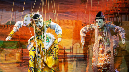 MANDALAY, MYANMAR - JANUARY 10: Evening puppet show at Mandalay Marionette Theatre on January 10, 2011 in Mandalay, Myanmarのeditorial素材