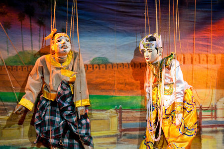 MANDALAY, MYANMAR - JANUARY 10: Evening puppet show at Mandalay Marionette Theatre on January 10, 2011 in Mandalay, Myanmarのeditorial素材