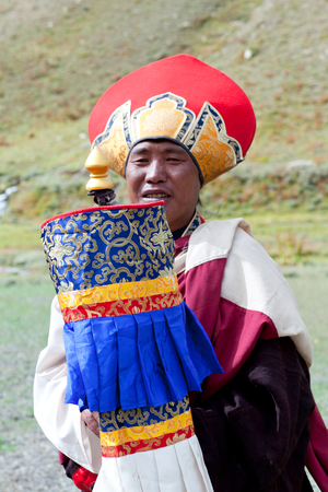 DHO TARAP, DOLPO, NEPAL - SEPTEMBER 11: Tibetan musician playing on Buddhist ceremony on September 10, 2011 in Dho Tarap village, Dolpo, Nepalのeditorial素材