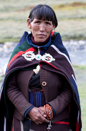 DHO TARAP, DOLPO, NEPAL - SEPTEMBER 11: Tibetan women in national clothes poses for a photo during Dho Tarap Full Moon Festival on September 11, 2011 in Dho Tarap village, Dolpo district, Nepalのeditorial素材