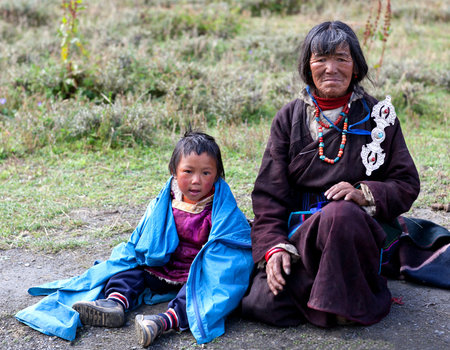 DHO TARAP, DOLPO, NEPAL - SEPTEMBER 11: Drokpa people in national clothes waiting for Puja ceremony during Dho Tarap Full Moon Festival on September 11, 2011 in Dho Tarap village, Nepalのeditorial素材