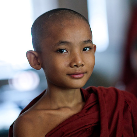 AMARAPURA, MYANMAR - JANUARY 10, 2011: Monk learning in the Maha Gandayon monastery on January 10, 2011 in Amarapura, Mandalay Division, Myanmar. Mahagandayon Monastery is 11 kilometers from Mandalay, in the former Burmese capital of Amarapura.のeditorial素材