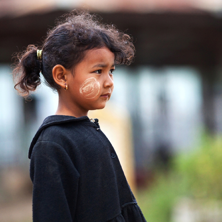 Burmese girl poses for a photo during their break time on January 17, 2011 in Sangkar, Shan State, Myanmarのeditorial素材