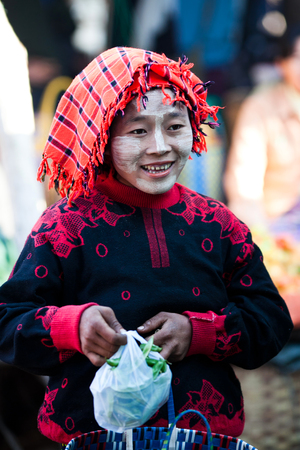 SAMKAR, MYANMAR - JANUARY 15: Pa-O tribal woman in native costume walking at weekly market on January 15, 2011 in Samkar Village, Shan state, Myanmarのeditorial素材