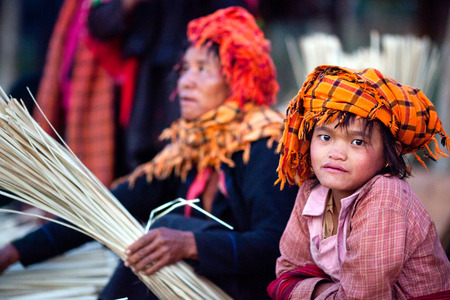 Pa-O tribal girl in national clothes poses for a photo at local market on January 17, 2011 in Samkar Village, Shan state, Myanmarのeditorial素材