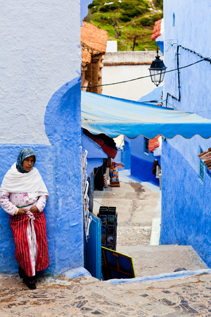 CHEFCHAOUEN, MOROCCO - JANUARY 2, 2014: Muslim women standing on the street in ancient blue Medina of Chefchaouenのeditorial素材