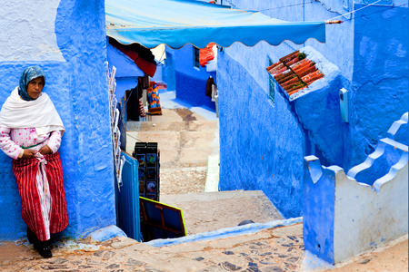 CHEFCHAOUEN, MOROCCO - JANUARY 2, 2014: Muslim women standing on the street in ancient blue Medina of Chefchaouenのeditorial素材
