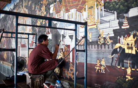 BANGKOK, THAILAND - JANUARY 28, 2011: Craftsman work to restore the ancient painted fresco at Wat Phra Kaew Templeのeditorial素材