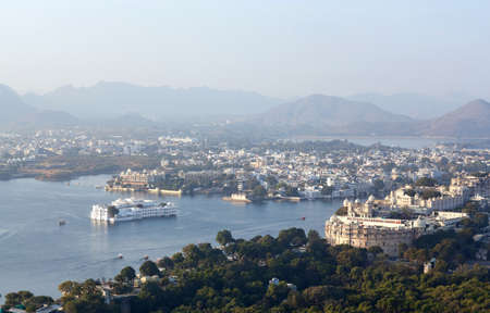 Panoramic view of the Udaipur City and lake Pichola in Rajasthan state, Indiaのeditorial素材
